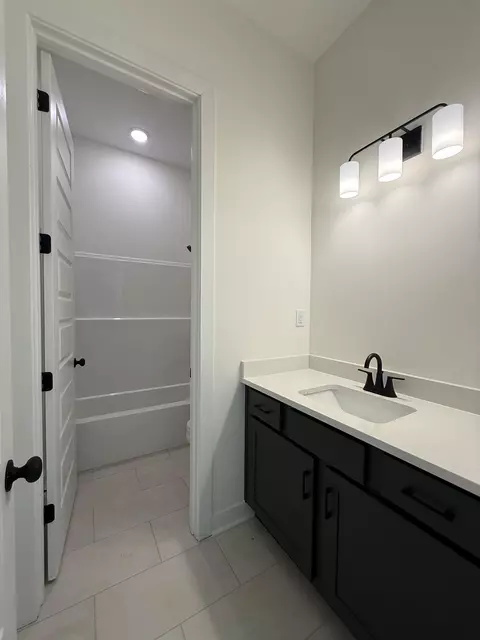 Bath - 3141 Mannington Dr, Bartlett, TN 38135 photo 2 of 2