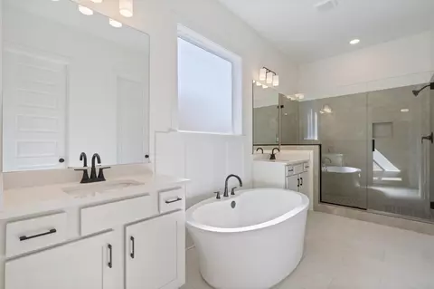 Bath - 3141 Mannington Dr, Bartlett, TN 38135 photo 1 of 3