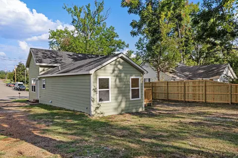Exterior - 1425 N Madison St, Corinth, MS 38834 photo 4 of 5