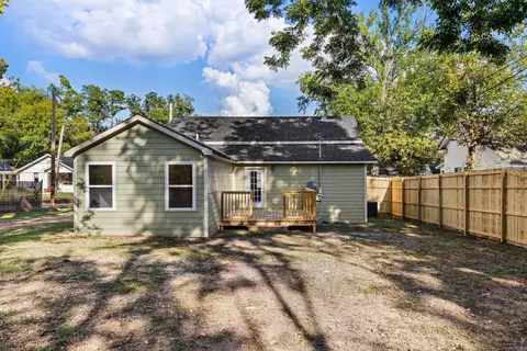 Exterior - 1425 N Madison St, Corinth, MS 38834 photo 3 of 5
