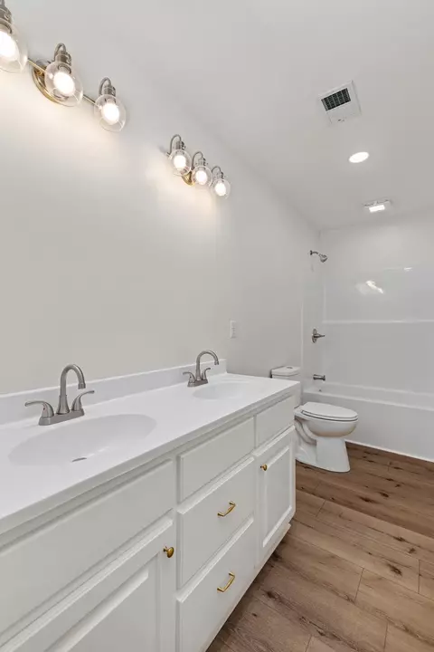 Bath - 1425 N Madison St, Corinth, MS 38834 photo 3 of 3