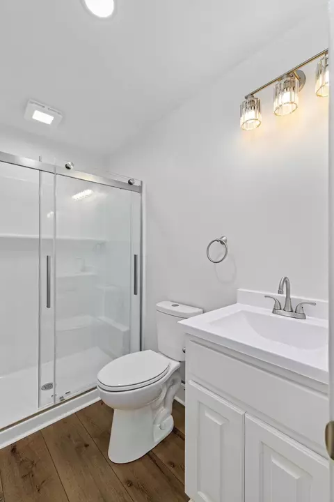 Bath - 1425 N Madison St, Corinth, MS 38834 photo 1 of 3
