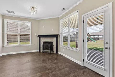 Living - 7191 E Harrier Dr, Olive Branch, MS 38654 photo 3 of 3