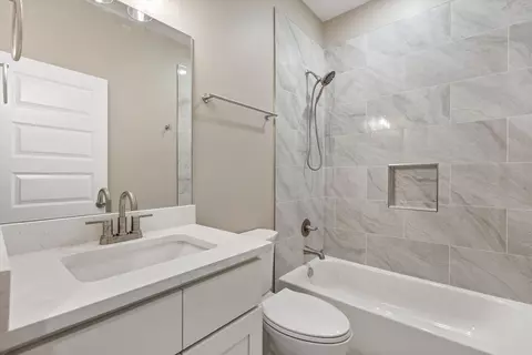 Bath - 7191 E Harrier Dr, Olive Branch, MS 38654 photo 3 of 4