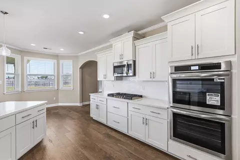 Kitchen - 7191 E Harrier Dr, Olive Branch, MS 38654 photo 2 of 3
