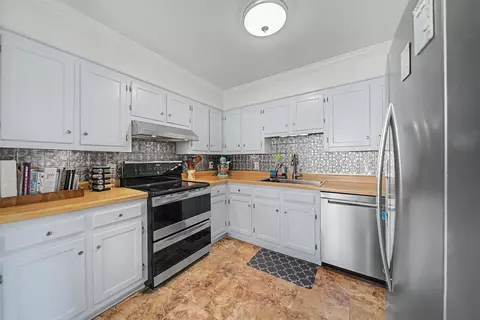 Kitchen - 2710 North Ln, Corinth, MS 38834 photo 3 of 4