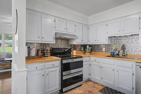 Kitchen - 2710 North Ln, Corinth, MS 38834 photo 4 of 4