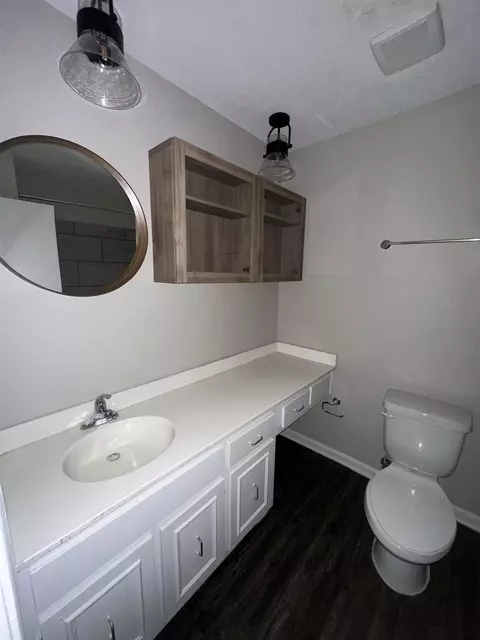 Bath - 2373 Curbertson St, Bartlett, TN 38134 photo 2 of 2