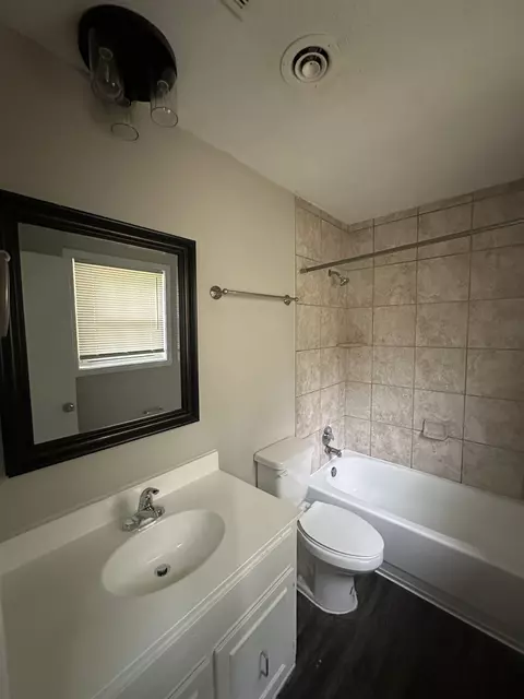 Bath - 2373 Curbertson St, Bartlett, TN 38134 photo 1 of 2