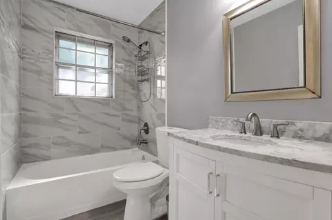 Bath - 356 Rutledge St, Collierville, TN 38017 photo 2 of 3