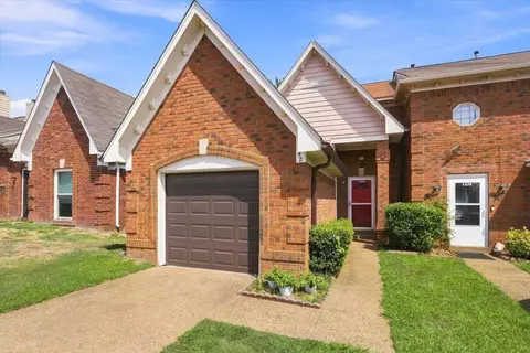 1642 Red Barn Dr, Cordova, TN 38016