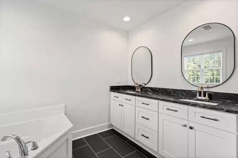 Bath - 620 Diffee Rd, Moscow, TN 38057 photo 2 of 4