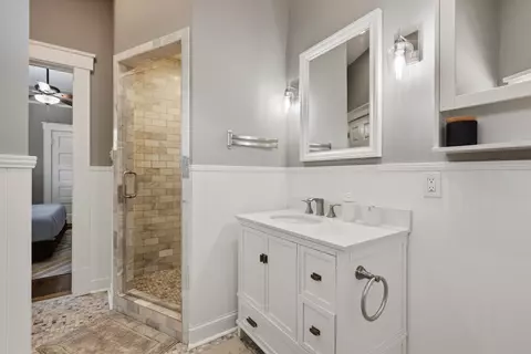 Bath - 1929 Harbert Ave, Memphis, TN 38104 photo 1 of 2