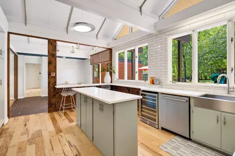 Kitchen - 431 Erwin Dr, Memphis, TN 38117 photo 4 of 4