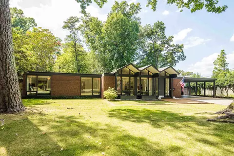 Exterior - 431 Erwin Dr, Memphis, TN 38117 photo 2 of 8