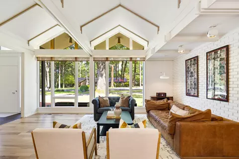 Living - 431 Erwin Dr, Memphis, TN 38117 photo 3 of 6
