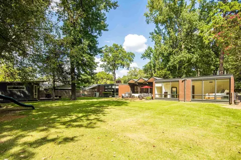 Exterior - 431 Erwin Dr, Memphis, TN 38117 photo 7 of 8