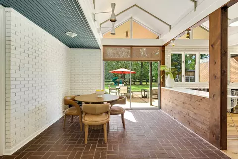 Dining - 431 Erwin Dr, Memphis, TN 38117 photo 1 of 2