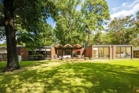 Exterior - 431 Erwin Dr, Memphis, TN 38117 photo 6 of 8
