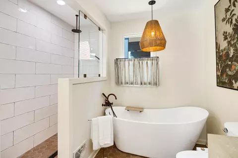 Bath - 431 Erwin Dr, Memphis, TN 38117 photo 3 of 3