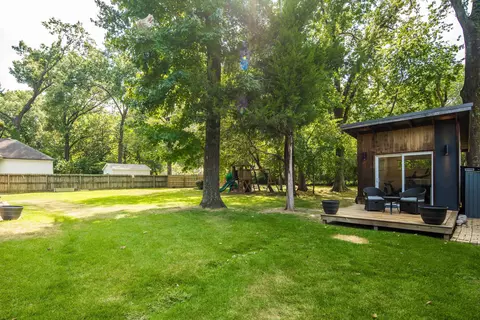 Exterior - 431 Erwin Dr, Memphis, TN 38117 photo 3 of 8