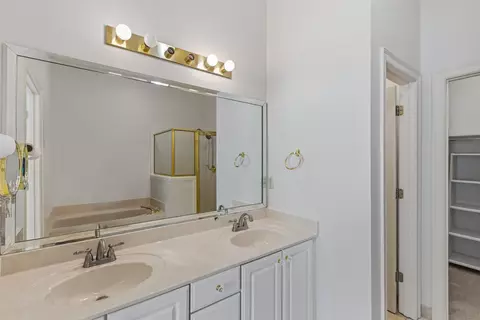 Bath - 1732 Constable Ct, Collierville, TN 38017 photo 1 of 2