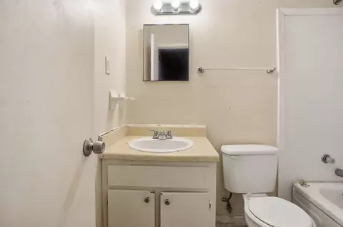 Bath - 5616 Maple Tree Dr, Memphis, TN 38115 photo 4 of 6