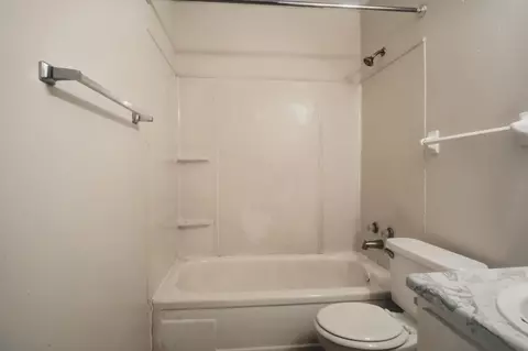 Bath - 5616 Maple Tree Dr, Memphis, TN 38115 photo 2 of 6