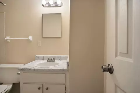 Bath - 5616 Maple Tree Dr, Memphis, TN 38115 photo 1 of 6