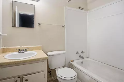 Bath - 5616 Maple Tree Dr, Memphis, TN 38115 photo 5 of 6