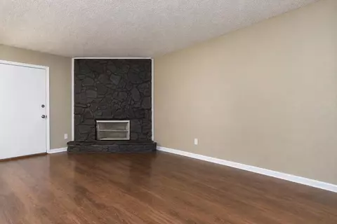 Living - 5616 Maple Tree Dr, Memphis, TN 38115 photo 2 of 4