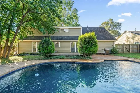 8438 River Glen Dr, Germantown, TN 38139