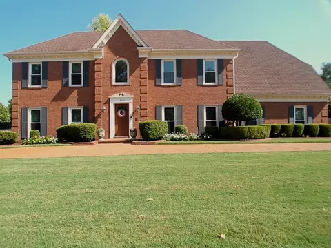 8746 Poplar Pike Dr, Germantown, TN 38138