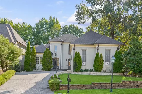 1924 Chatsworth Dr, Germantown, TN 38138