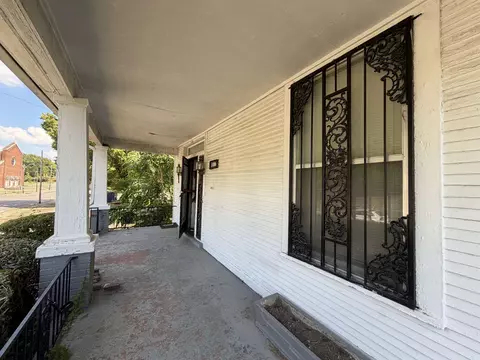 Exterior - 541 E Trigg Ave E, Memphis, TN 38106 photo 5 of 7