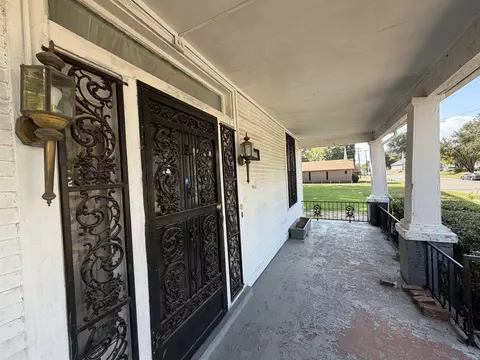 Exterior - 541 E Trigg Ave E, Memphis, TN 38106 photo 4 of 7