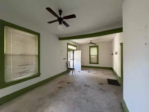 Living - 541 E Trigg Ave E, Memphis, TN 38106 photo 2 of 4