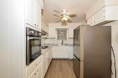 Kitchen - 9540 Stuart Rd, Olive Branch, MS 38654 photo 1 of 3