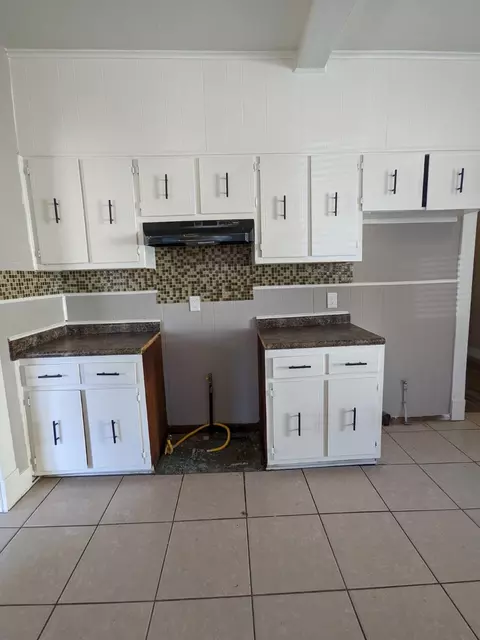 Kitchen - 538 E Mckellar Ave, Memphis, TN 38106 photo 2 of 2