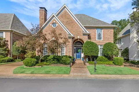 928 E Riverwalk Dr, Memphis, TN 38120