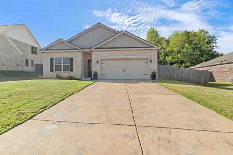95 Fairway Hills Dr, Oakland, TN 38060