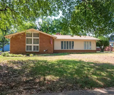 1601 W Crestwood Dr, Memphis, TN 38119
