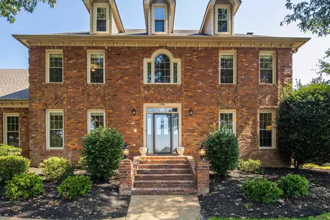 Exterior - 1196 E Lake Pointe Dr, Collierville, TN 38017 photo 4 of 7