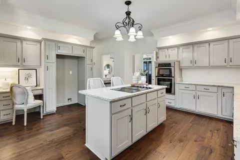 Kitchen - 1196 E Lake Pointe Dr, Collierville, TN 38017 photo 3 of 5