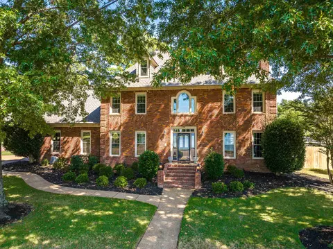 Exterior - 1196 E Lake Pointe Dr, Collierville, TN 38017 photo 2 of 7