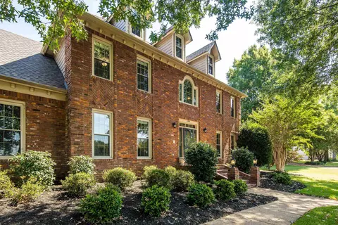 Exterior - 1196 E Lake Pointe Dr, Collierville, TN 38017 photo 3 of 7