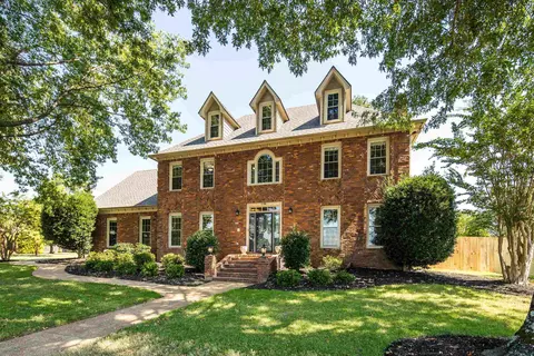 Exterior - 1196 E Lake Pointe Dr, Collierville, TN 38017 photo 1 of 7