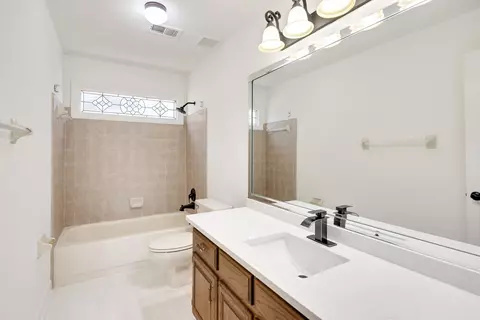 Bath - 1196 E Lake Pointe Dr, Collierville, TN 38017 photo 5 of 5