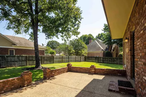 Exterior - 1196 E Lake Pointe Dr, Collierville, TN 38017 photo 5 of 7