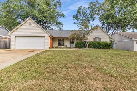 6388 Briergate Dr, Bartlett, TN 38134